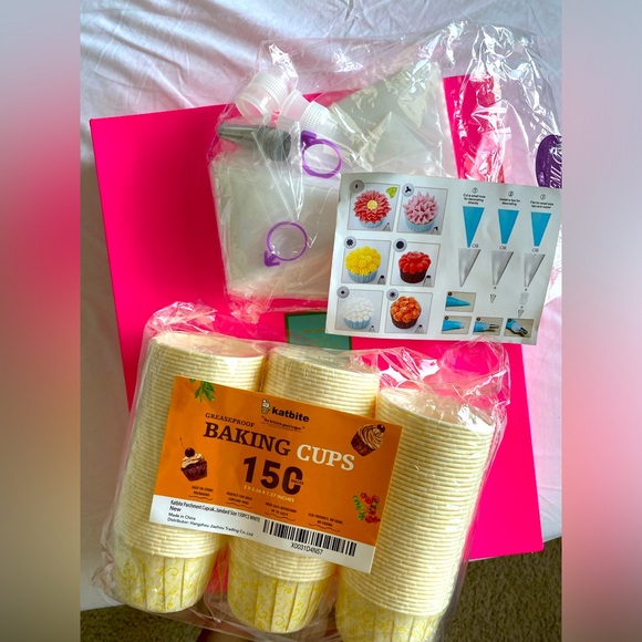 Set of Baking HIWARE Unbleached Parchment Paper, baking Cups & cream Nozzles NWT - Picture 4 of 16